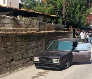 Tarsus’ta araç içinde ölü bulundu