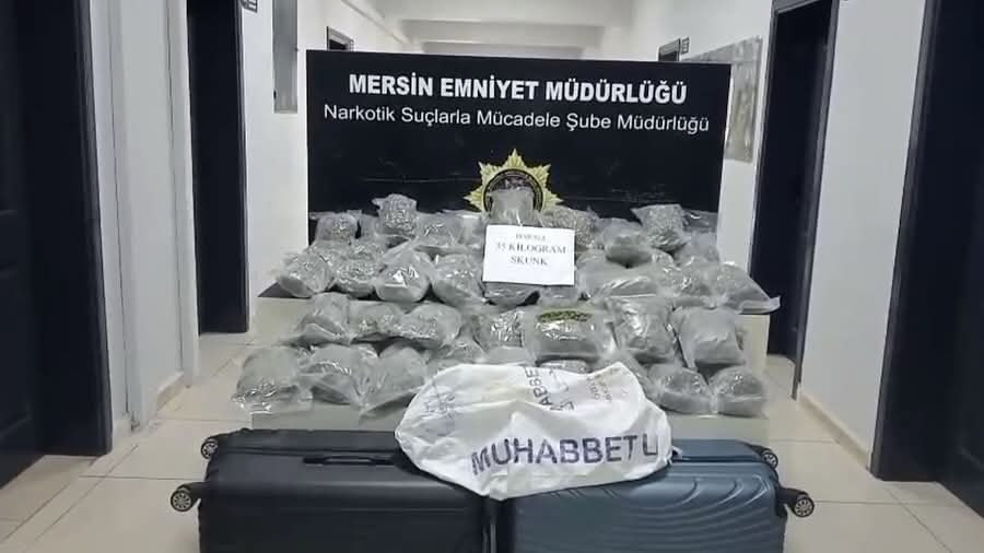 Mersin’de minibüste 35 kilo skunk ele geçirildi