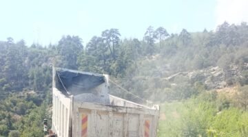 BÜYÜKŞEHİR BELEDİYESİ’NİN ÇAMLIYAYLA’DA ASFALT YAMA ÇALIŞMASI DEVAM EDİYOR