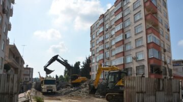 SUNAY ATİLLA ÜSTGEÇİDİNDE YIKIM ÇALIŞMALARI HIZLI ŞEKİLDE SÜRÜYOR 