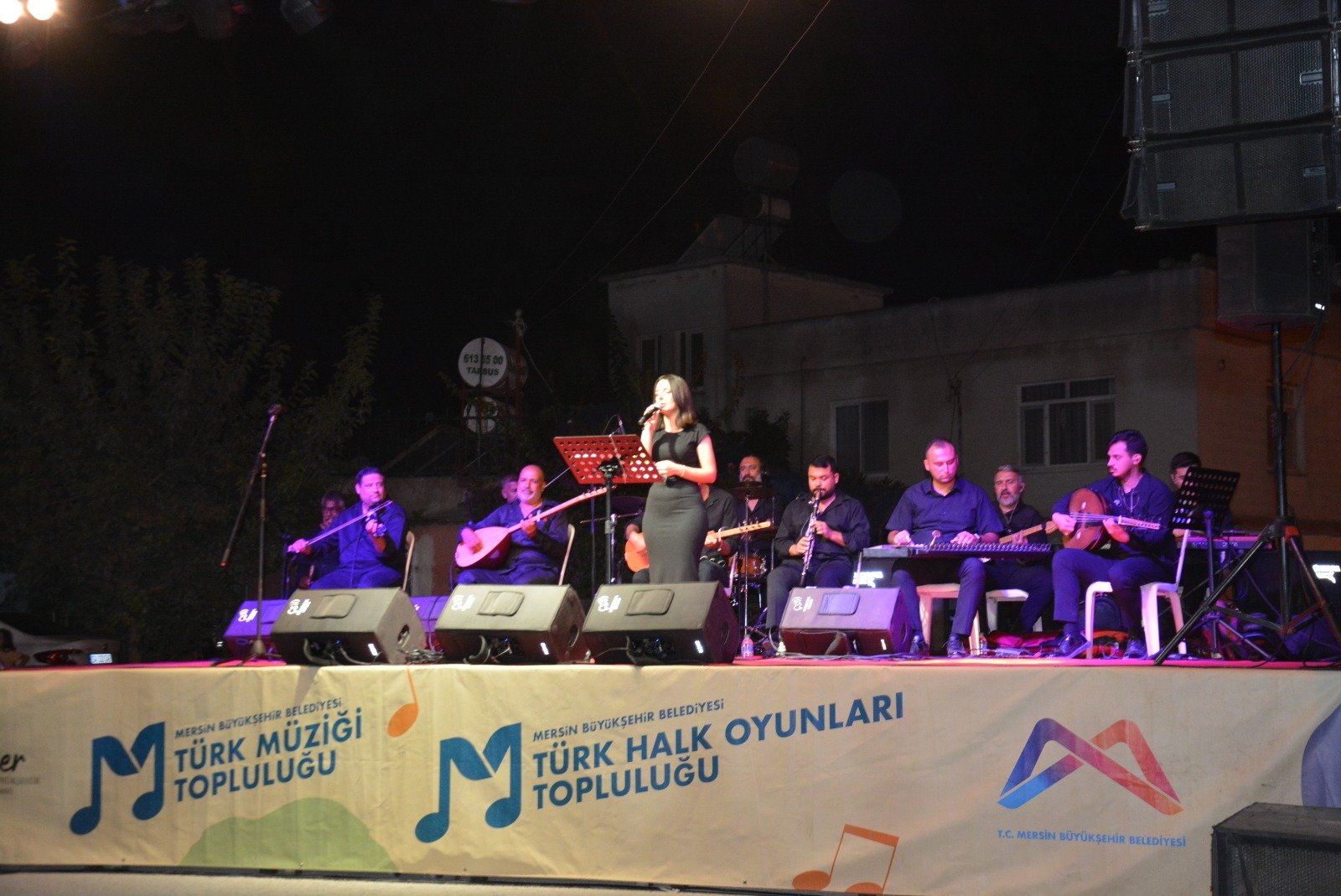 BÜYÜKŞEHİR BELEDİYESİ TÜRK MÜZİĞİ TOPLULUĞU TARSUS YEŞİLTEPE’DE SAHNE ALDI