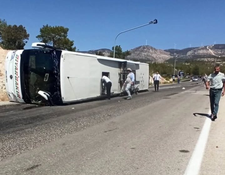 Mersin’de feci kaza: Otobüs ile kamyon çarpıştı”