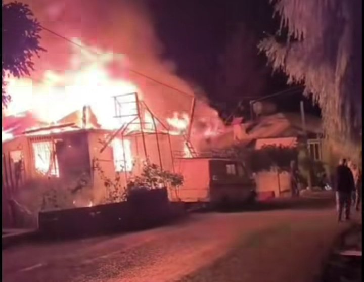 Tarsus’ta Yangın Faciası: Nene ve Torunu Hayatını Kaybetti