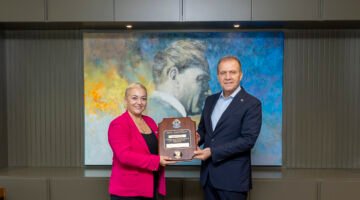 AKDENİZ LİONS KULÜBÜ’NDEN SEÇER’E DOSTLUK ÖDÜLÜ