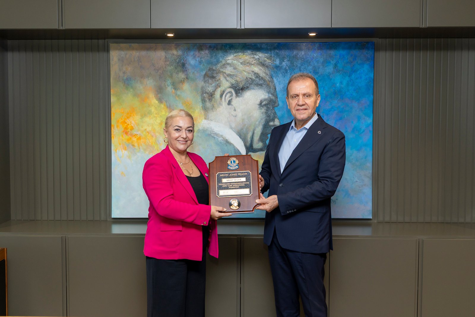 AKDENİZ LİONS KULÜBÜ’NDEN SEÇER’E DOSTLUK ÖDÜLÜ