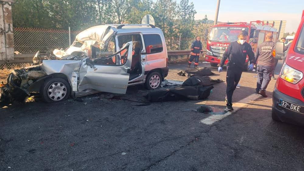Tarsus’ta feci trafik kazası: 3 ölü, 3 yaralı