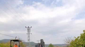 BÜYÜKŞEHİR BELEDİYESİ EKİPLERİ TARSUS’TA YOL ISLAH VE ASFALT YAMA ÇALIŞMALARINA DEVAM EDİYOR