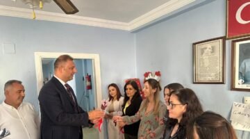 Tarsus’ta CHP’den Öğretmenler Günü Ziyareti