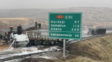 TAG Otoyolu’nda çarpışan 3 tır yandı