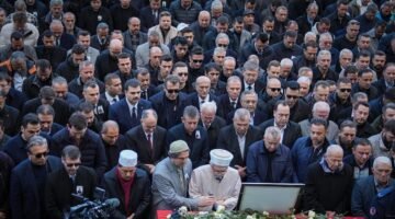 BAŞKAN SEÇER, ŞEHZADELER BELEDİYE BAŞKANI GÜLŞAH DURBAY’IN MANİSA’DAKİ CENAZE TÖRENİNE KATILDI