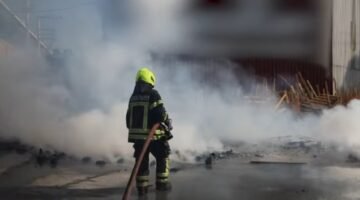 Palet fabrikasında yangın