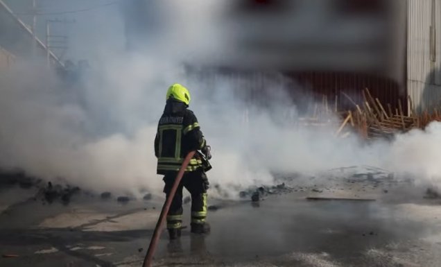 Palet fabrikasında yangın