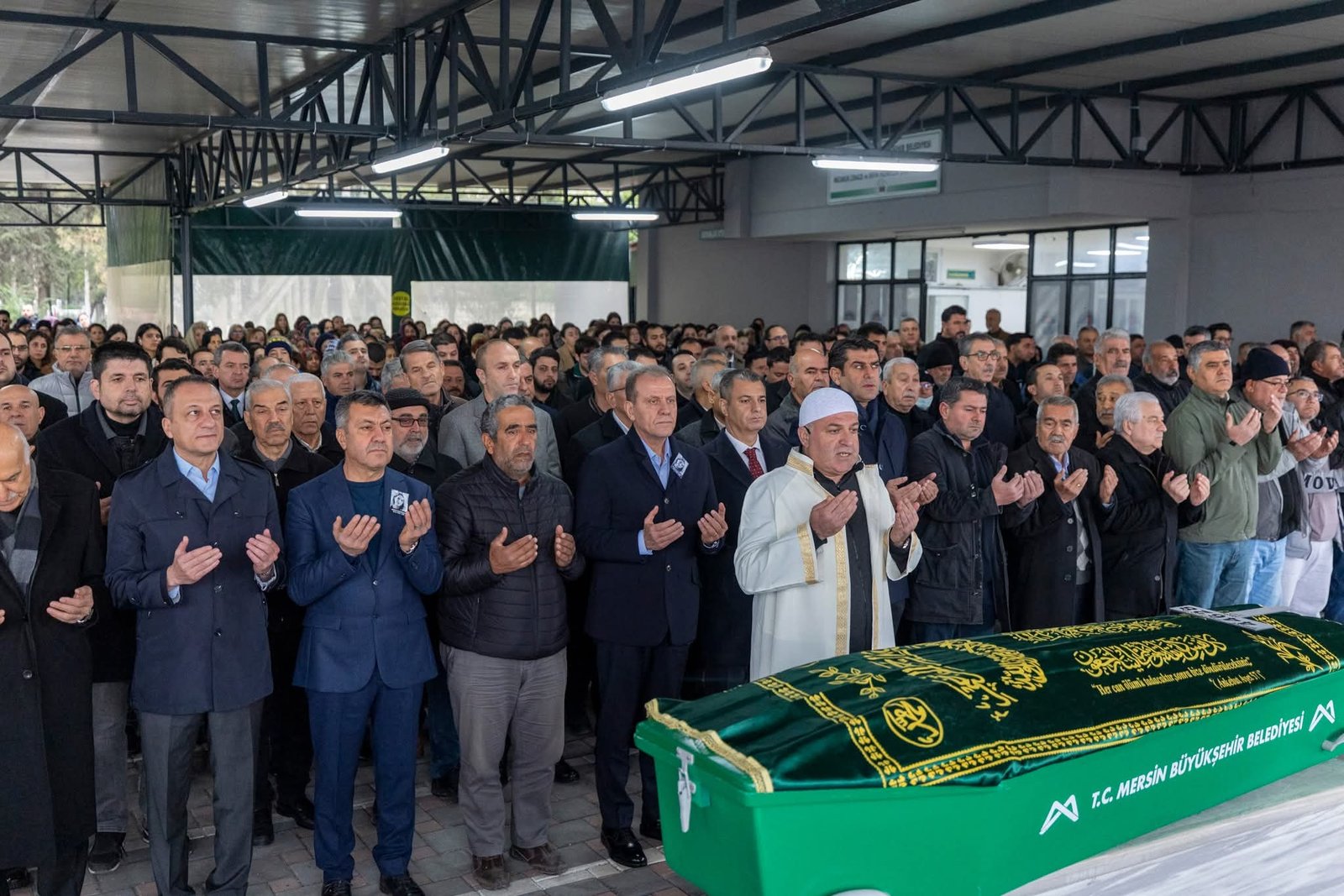 Mersin Büyükşehir Belediyesi’nin acı günü Şadiye Karabudak son yolculuğuna uğurlandı