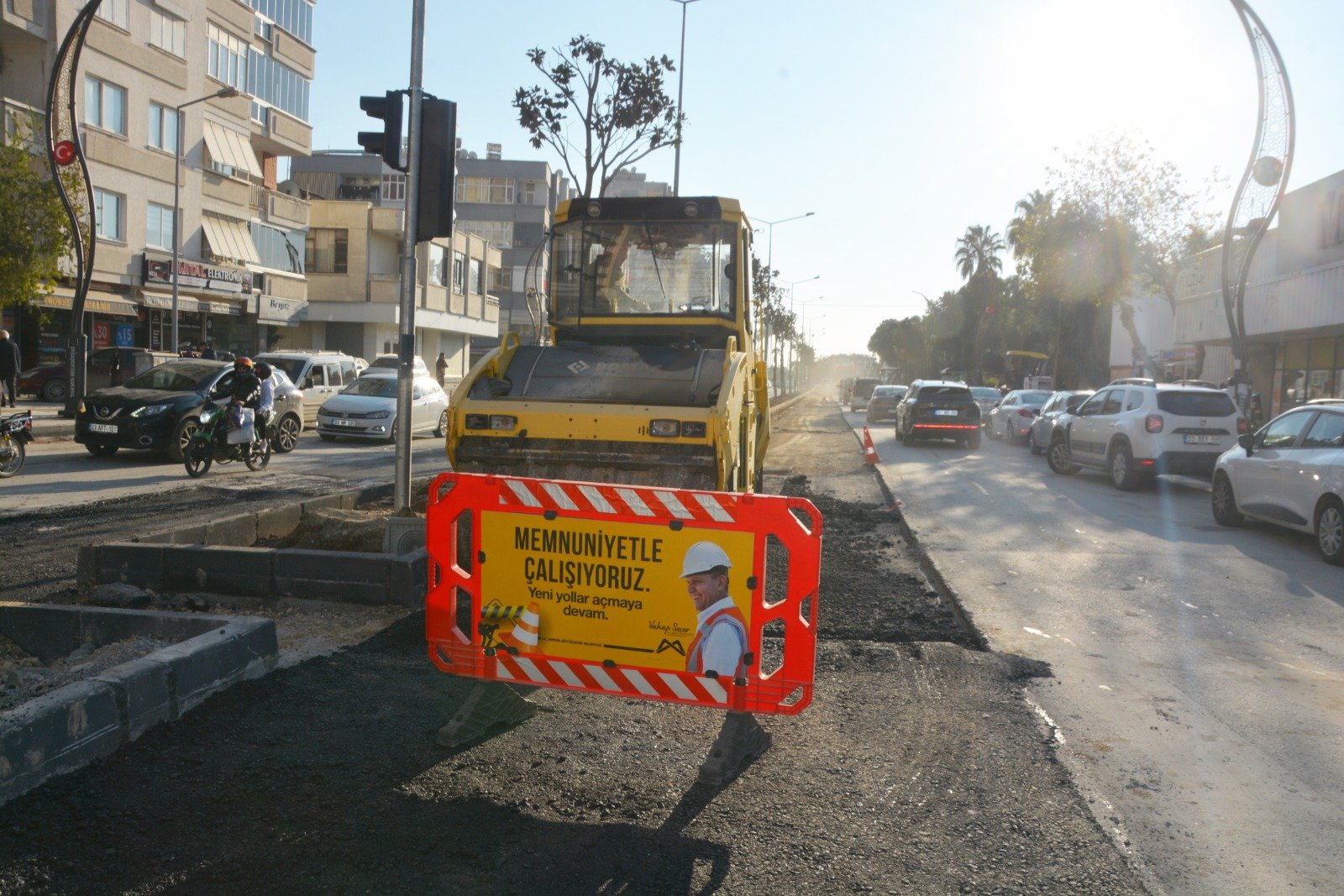 BÜYÜKŞEHİR BELEDİYESİ EKİPLERİ TARSUS’TA LANGEN BULVARI’NDA YOL GENİŞLETME ÇALIŞMASI GERÇEKLEŞTİRDİ