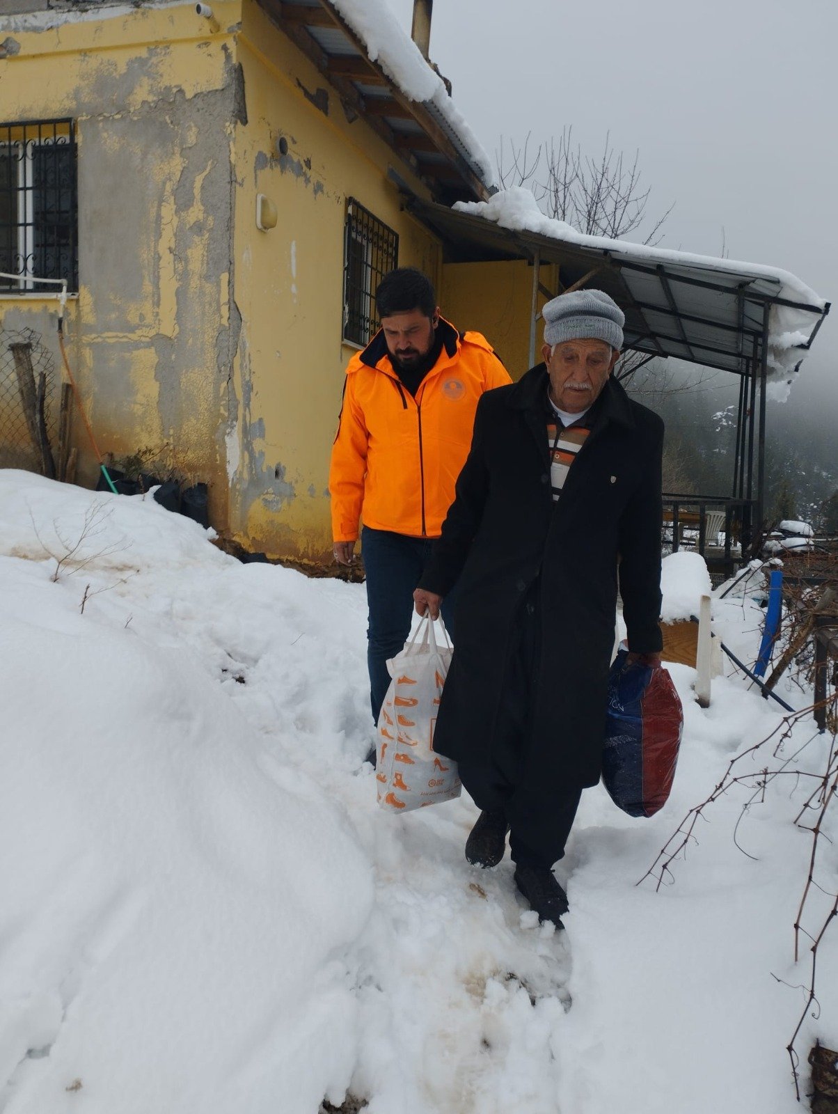 BÜYÜKŞEHİR BELEDİYESİ TARSUS-ÇAMLIYAYLA KOORDİNASYON BİRİMİ EKİPLERİNDEN ÖZVERİLİ ÇALIŞMA