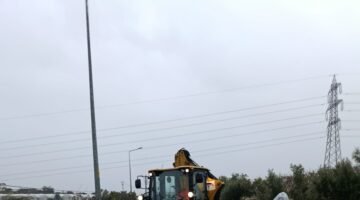 MERSİN BÜYÜKŞEHİR VE MESKİ EKİPLERİNDEN TARSUS’TA ŞİDDETLİ YAĞIŞ MESAİSİ