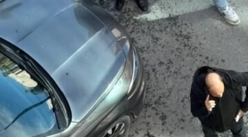 Tarsus’ta ikiz kardeşleri bıçaklayan çocuk yakalandı