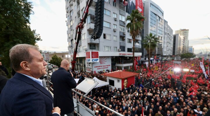 BAŞKAN SEÇER, KARALAR’IN TAHLİYESİ SONRASI ‘BÜYÜK KUCAKLAŞMA MİTİNGİ’NE KATILDI