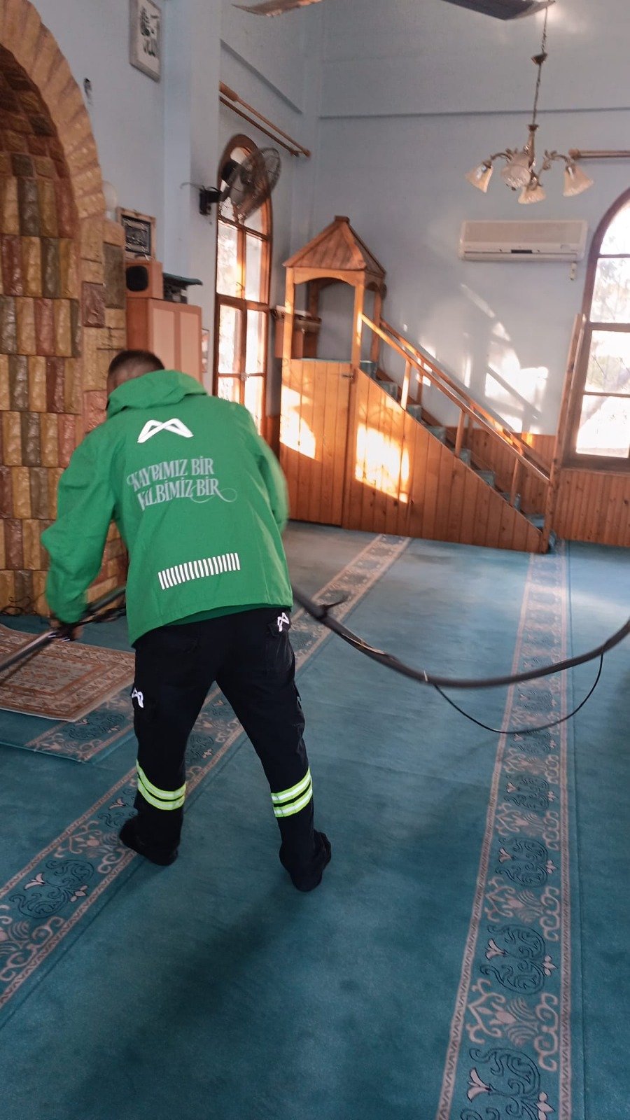 RAMAZAN AYI ÖNCESİNDE BÜYÜKŞEHİR EKİPLERİNDEN TARSUS’TA İBADETHANE TEMİZLİK ÇALIŞMASI