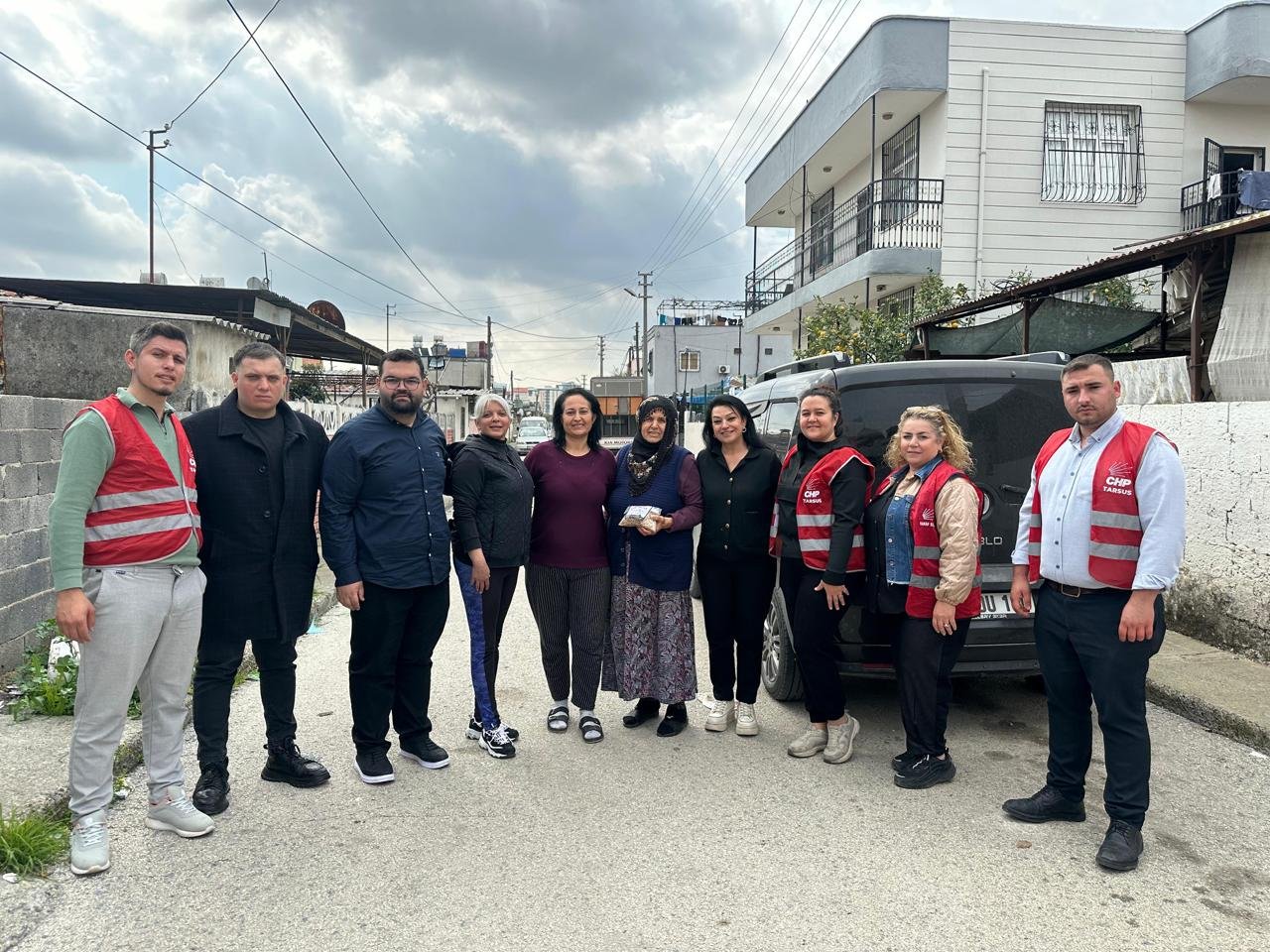 CHP Tarsus Kadın ve Gençlik Kolları Sahada “Ramazanın Bereketini Dayanışmaya Dönüştürdü”