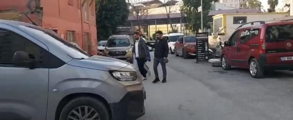 Tarsus’ta Kadın Kuaförüne Uyuşturucu Baskını: 250 Hap Ele Geçirildi