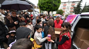 MERSİN BÜYÜKŞEHİR’DEN 13 İLÇEDE 60 BİN ÇOCUĞA BAYRAM HEDİYESİ