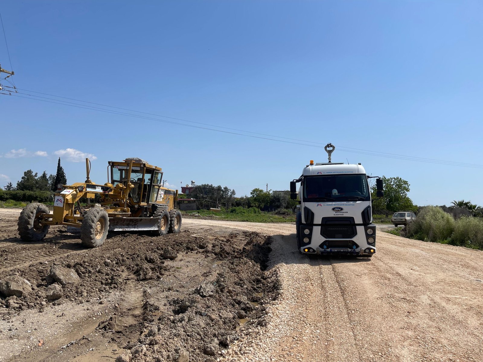 Büyükşehir’den Ova Mahallelerini Bağlayan Yola Asfalt Hazırlığı