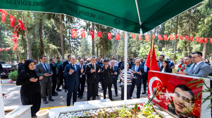 BAŞKAN SEÇER, KURBAN BAYRAMI ARİFESİNDE ŞEHİTLİĞİ ZİYARET ETTİ VE KENT PROTOKOLÜ İLE BAYRAMLAŞTI