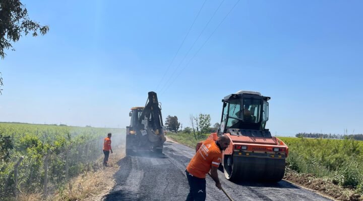 Mersin Büyükşehir’den çiftçilerin kullandığı set yolunda yenileme çalışması