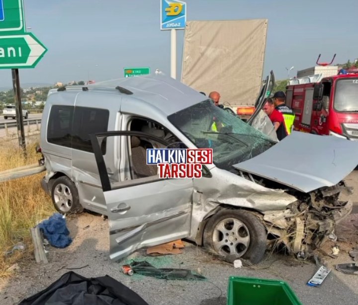 Tarsus’ta Feci Kaza: Otomobil Park Halindeki Tıra Çarptı, 1 Ölü 4 Yaralı
