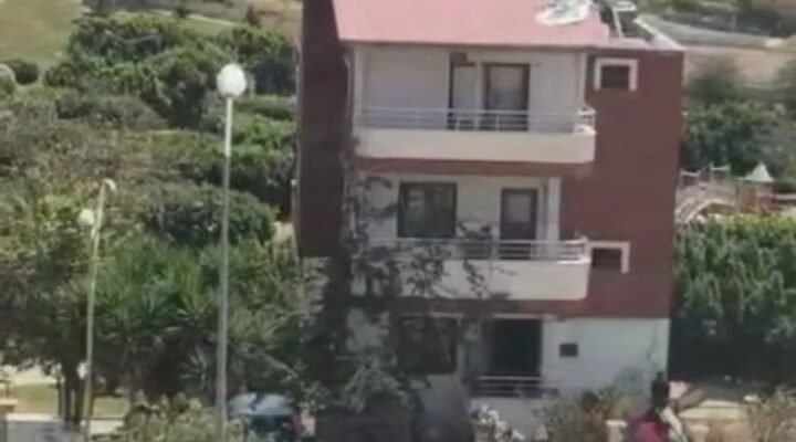Tarsus’ta Merdivenden Düşen Kişi Hayatını Kaybetti